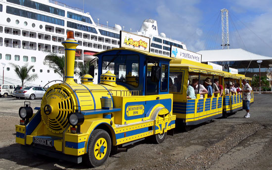 Noumea Discovery Travel le Petit train a la gare maritime noumea nouvelle caledonie